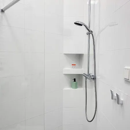 Beautiful For Couples With Air Conditioning - Old Town & Main Station Appartement