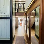 Beautiful For Couples With Air Conditioning - Old Town & Main Station
