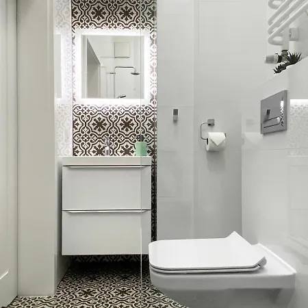 Beautiful For Couples With Air Conditioning - Old Town & Main Station Lägenhet