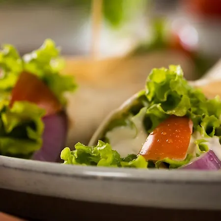 Beautiful For Couples With Air Conditioning - Old Town & Main Station *