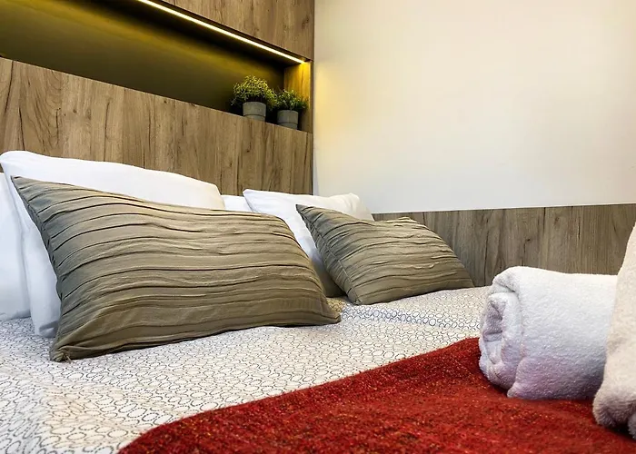 Апартаменты Beautiful For Couples With Air Conditioning - Old Town & Main Station Краков