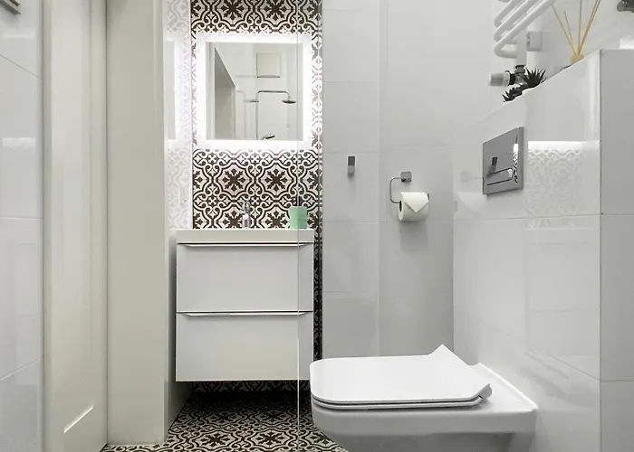 Beautiful For Couples With Air Conditioning - Old Town & Main Station Lägenhet