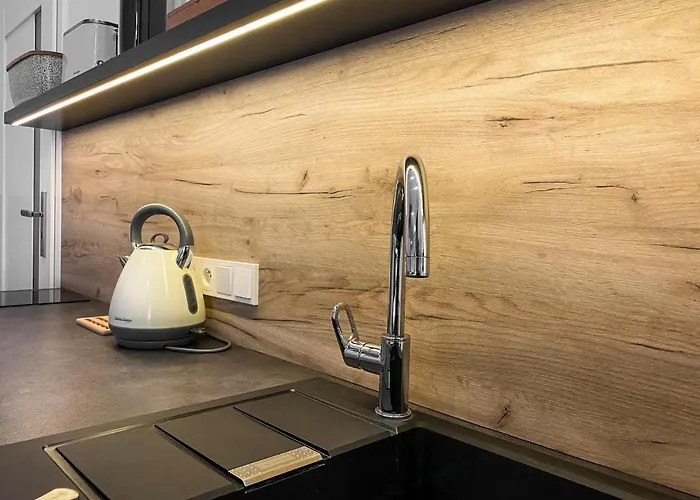 Beautiful For Couples With Air Conditioning - Old Town & Main Station *