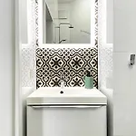 Beautiful For Couples With Air Conditioning - Old Town & Main Station *