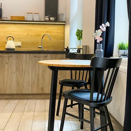 Beautiful For Couples With Air Conditioning - Old Town & Main Station