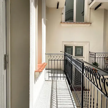 Beautiful For Couples With Air Conditioning - Old Town & Main Station *