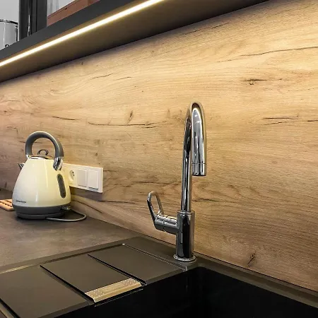 Beautiful For Couples With Air Conditioning - Old Town & Main Station *