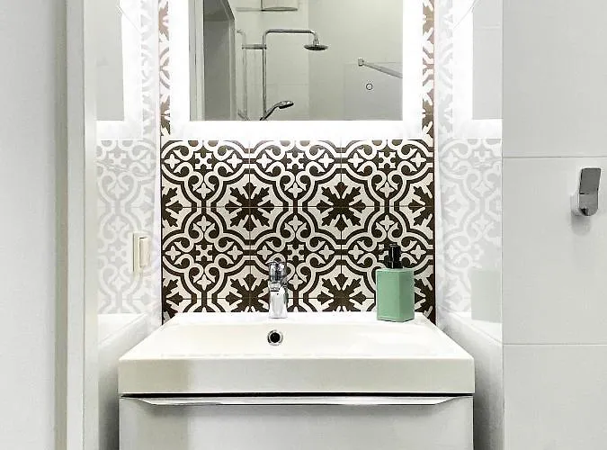 Beautiful For Couples With Air Conditioning - Old Town & Main Station *