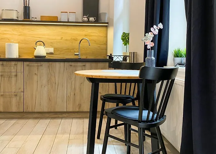 Beautiful For Couples With Air Conditioning - Old Town & Main Station